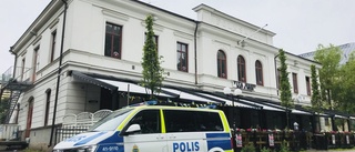 Man tagen av polis vid Vita huset i Eskilstuna