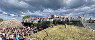 Småregnig prognos för kvällens Visfestival – skyfallsrisk lördag