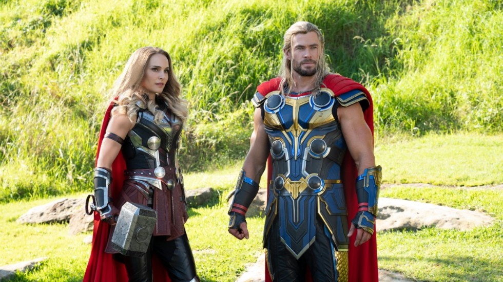 Natalie Portman och Chris Hemsworth i "Thor: Love and Thunder". Pressbild.