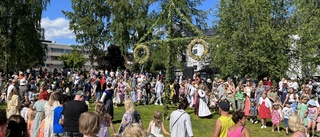 BILDEXTRA: Solig midsommarafton i Badhusparken