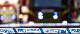 Brand i flerfamiljshus – fyra till sjukhus