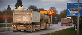 Barn måste nu förflytta sig över den väg som Cementas tunga stentransporter från Nordkalk trafikerar för att komma till en lekplats.