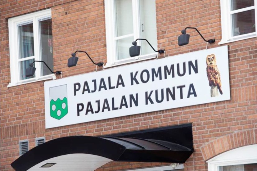 Samarbetsinbjudningarna haglar nu mellan de politiska partierna i Pajala efter att kommunstyrelsen fått sparken av fullmäktige.