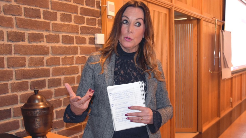 "Det finns jättestora strukturella problem, det är ett jättestort förändringsarbete som väntar, och förvaltningschefen har fått uppdraget att jobba vidare med det" säger Katarina Burman.