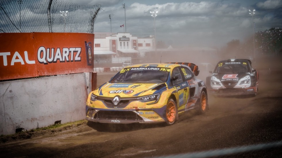 Hårda tag i VM. Anton Marklund hade flera tuffa bataljer i kvalheaten i VM i rallycross, som körs i Frankrike den här helgen.