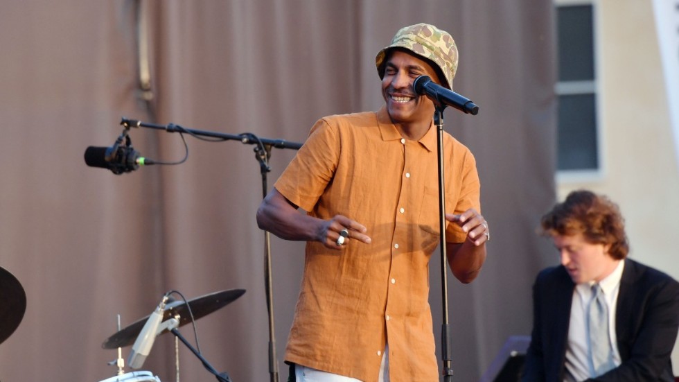 Jason Diakité, kallad Timbuktu, åker ut på turné med jazzbandet Masaka trio och sångerskan Esther Kirabo.
