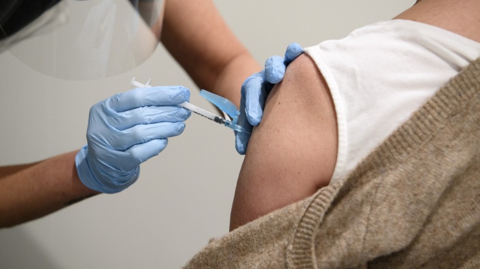Den 1 september kan de som är 80 år eller äldra få en påfyllnads vaccinering mot covid-19. 



