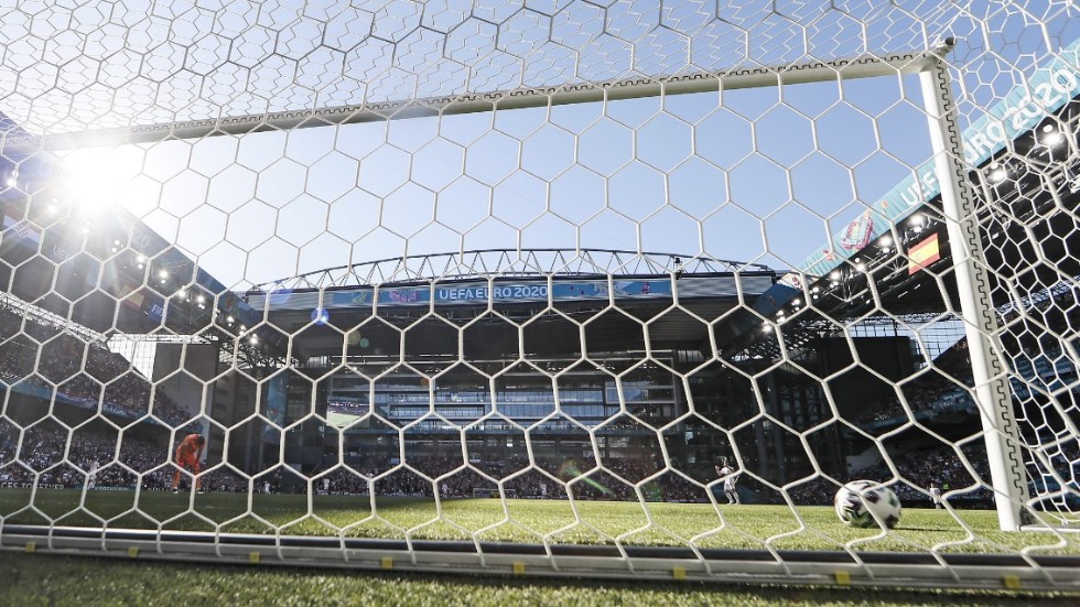 Unai Simon, i orange, deppar efter målvaktstabben mot Kroatien i Parken.