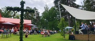 Livemusik i stället för dans – så var midsommarfirandet på Furulid