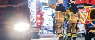 Fyra till sjukhus med rökskador efter brand