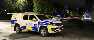 Polisinsats vid Tiundaskolan i natt