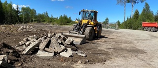 Nya parkeringen vid Trollsjön söndersladdad