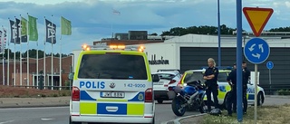 Mc-förare körde iväg – polisen fick stopp på hen i rondell