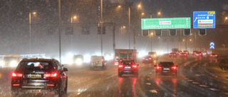 Kraftigt snöfall drar in – varnar nu för ishalkan