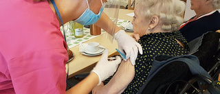 Vaccinkändisen Gun-Britt 91: Jag fick blommor av okänd