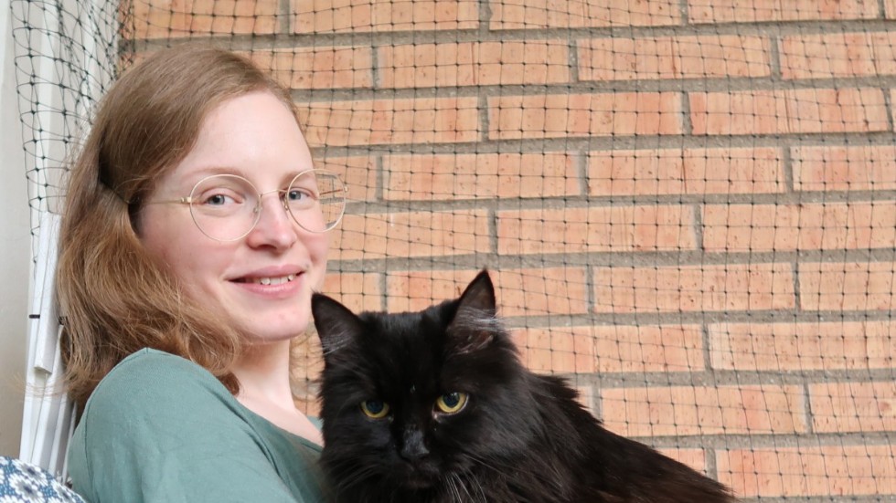 Denise med katten Nazca. 
