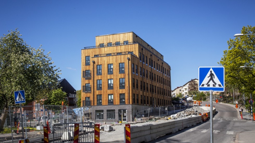 Nytt trähus i Midsommarkransen.
