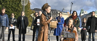 Hovsångare i protest mot regeringen