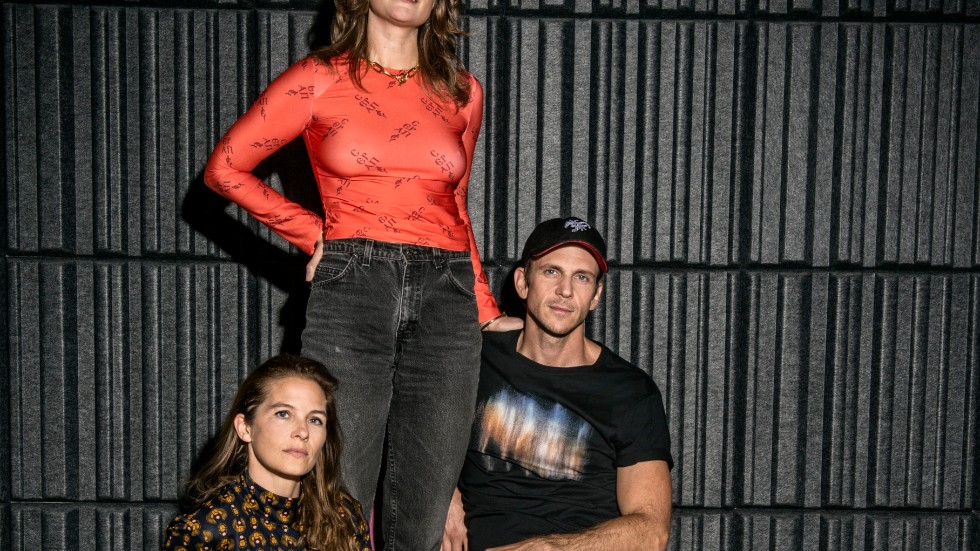 Tove Lo, Lisa Carlehed och Gustaf Skarsgård spelar tre av huvudrollerna i "Utvandrarna". Pressbild.