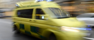 Utryckande ambulans körde av vägen