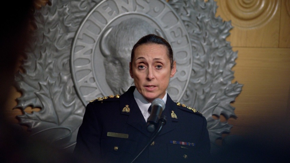 Polisen Rhonda Blackmore vid en presskonferens om dåden.
