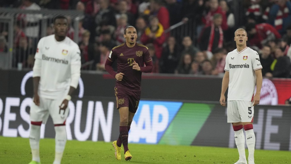 Leroy Sane, mitten, gav Bayern München ledningen i segern hemma mot Leverkusen.