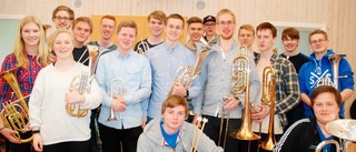 Jorden runt med brassbandet