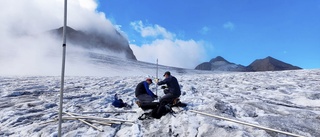 Larmet: Mätpålar spolas bort när glaciärer dör