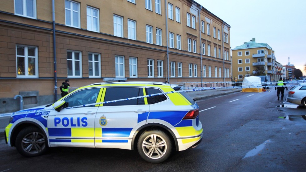 Polisens avspärrning efter skottlossningen i Gävle i november i fjol. Arkivbild.