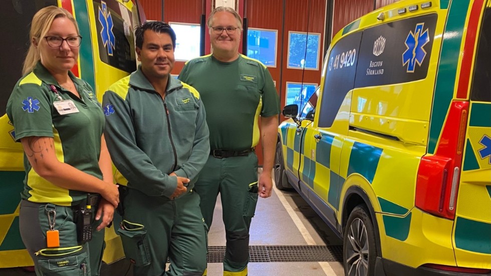 Linda Järleros, Erik Sandberg och Anders Lundin, alla ambulanssjuksköterskor i Strängnäs 
