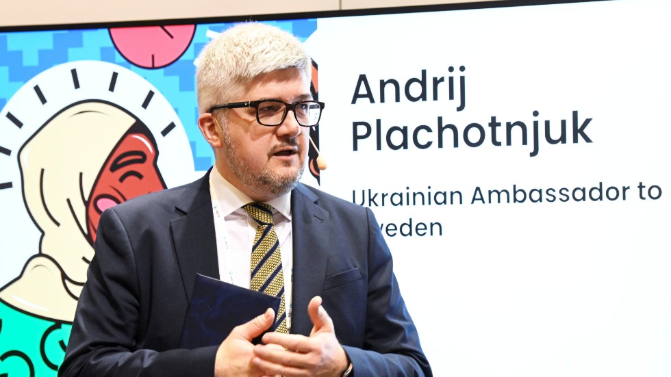 Ukrainas ambassadör i Sverige, Andrij Plachotnjuk, vid invigningen av Bokmässan.