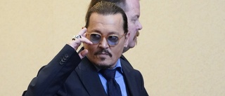 Johnny Depp på scen för andra kvällen i rad