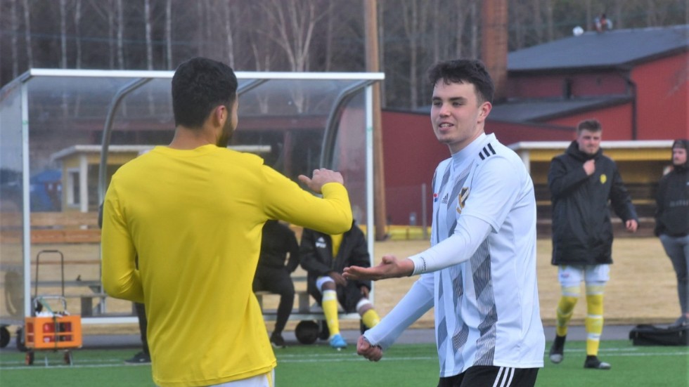 David Cederholm tar plats efter två mål mot Boxholm.