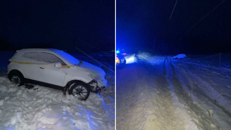 Bilen som körde av E18. Spåren i snön visar hur färden har gått vid sidan av vägen. Fordonet var utrustat med sommardäck.