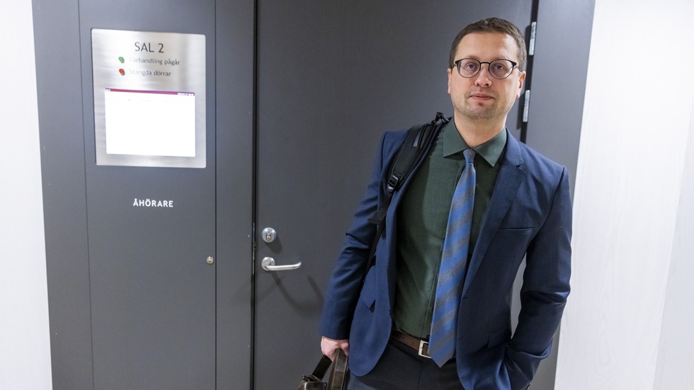 Åklagare Rickard Finnberg, menar att det fanns flera skäl för att mannen skulle häktas.