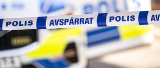 Man knivhuggen när han öppnade dörren