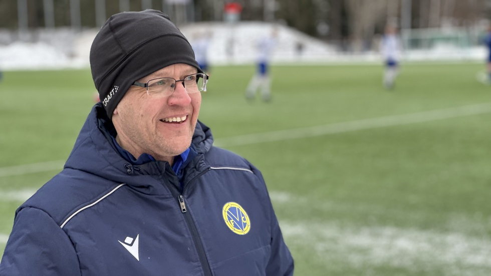Värmbols FC:s tränare Fredrik Jansson var nöjd med stora delar av första matchen.