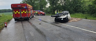 Föraren lindrigt skadad efter våldsamma kraschen