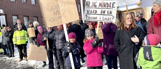 Högljudda protester mot nedskärningar i vården