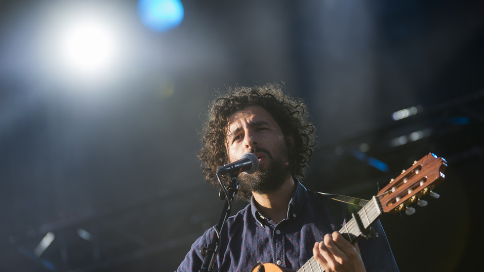 José González är född i Göteborg. Hans mest spelade låt heter "Heartbeats" och har över 500 miljoner spelningar på Spotify.