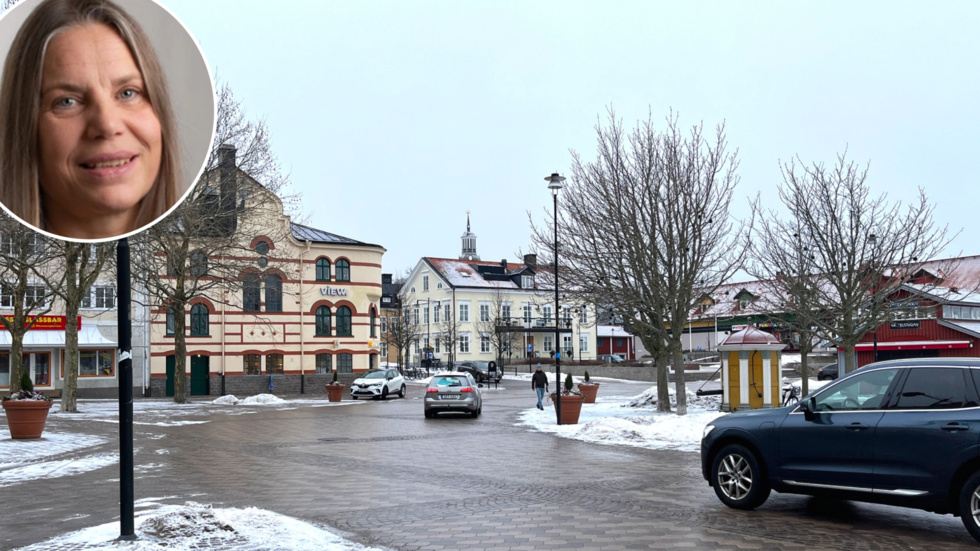 Henriette Wallén Warner säger att studierna visar att det är en bra idé med krukor, eller annat, som leder trafiken över torget. Egentligen får man köra var man vill, bara det sker på fotgängarnas villkor.