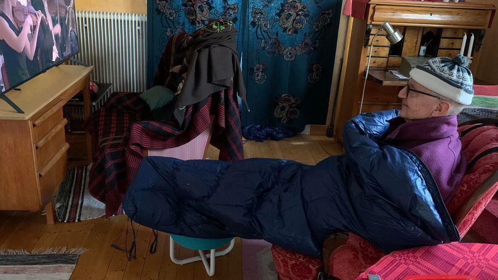 Som kallast har det varit strax över tolv grader i lägenheten, enligt Eiler.