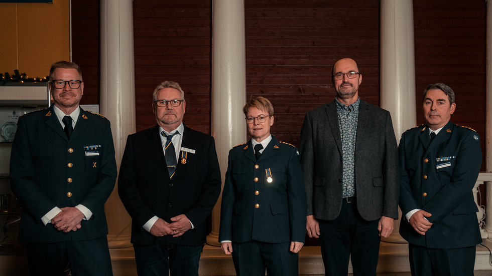 Nit och redlighet, NOR. Från vänster: Nils Johansson, chef Norrbottens regemente, Stefan Fredriksson, fanjunkare Maria Öberg, Robert Larsson, regementsförvaltare Ted Strömbäck.