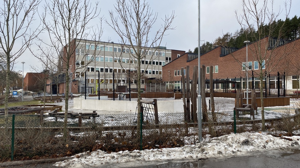 Det var vid gamla Nyborgsskolan, som föroreningen som nu lett till ett rättsligt efterspel, hittades.
