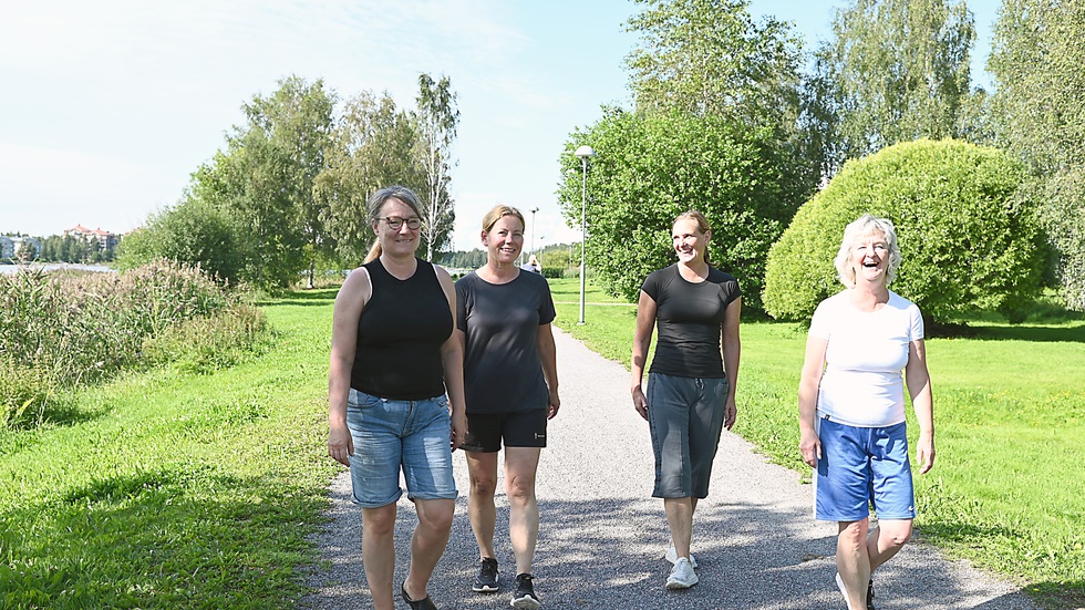 Anna-Maj Öhlund, Anne Pekkari, Agneta Lundsten och Katarina Pettersson vandrar, pratar och har kul under sina dagsvandringar.