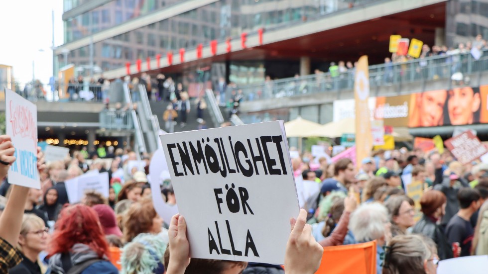 Behovet att fritt och frivilligt få möjligheten att bilda sig kommer aldrig försvinna. Bild är tagen från en manifestation för folkbildningen i Stockholm. 