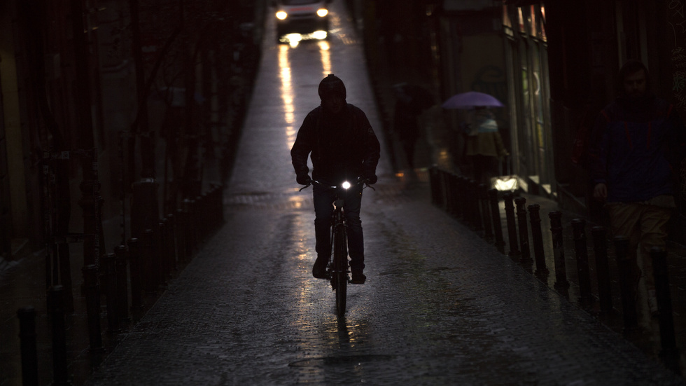 "Peter" skulle önska att bilisterna i Eskilstuna visade större hänsyn till cyklister och fotgängare. Arkivbild.