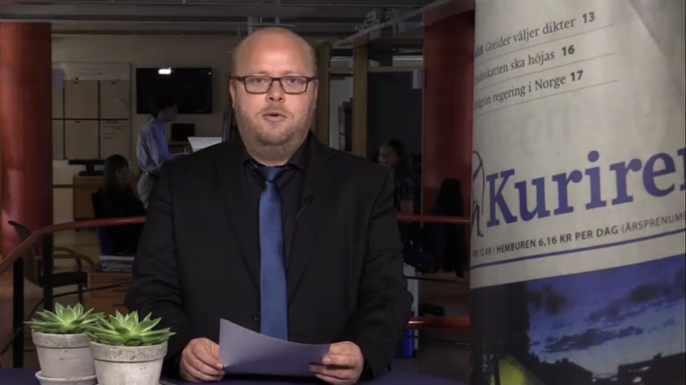 Andreas Johansson-Lindhe, nuvarande nyhetschef på tidningen, hade för nio år sedan uppdraget att läsa upp sportnyheterna i Kurirens egen tv-sändning. Att prata om Trosa-Edanö visade sig vara utmanande och det blev många bloopers. "Detta vill man helst glömma. Man kan ju tro att jag är dum i huvudet, men problemet var att memorera texten och titta rakt in i kameran. Sedan utvecklades det och man läste nyheter från en prompter", säger Andreas Johansson-Lindhe om kaossändningen och skrattar.