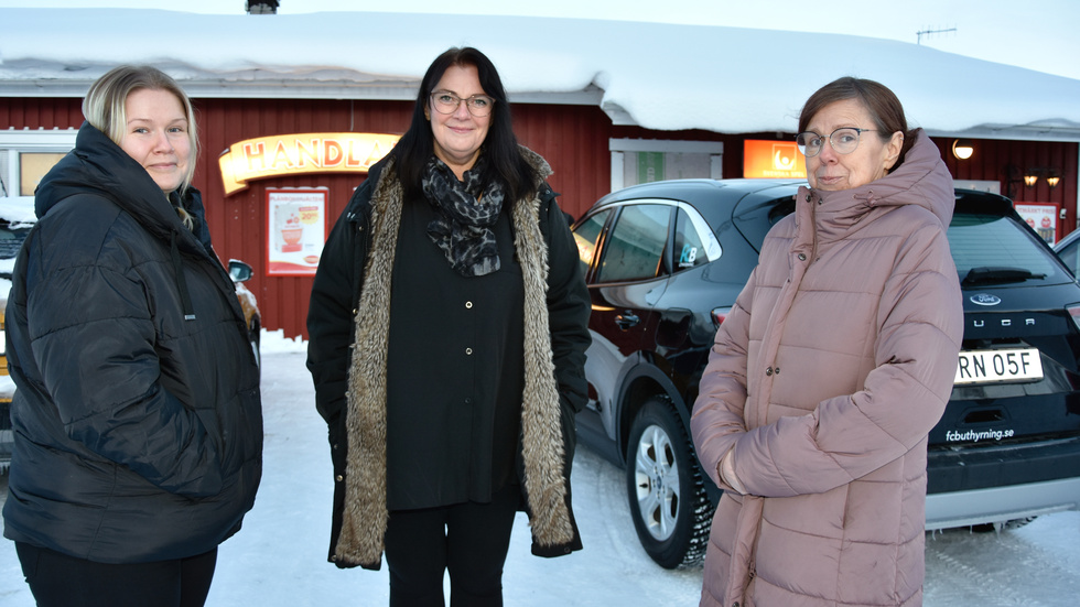 Rebecka Nyström, Christina Henriksson och Birgitta Huuva arbetar i butiken. "Jättebra" säger de om arbetet.