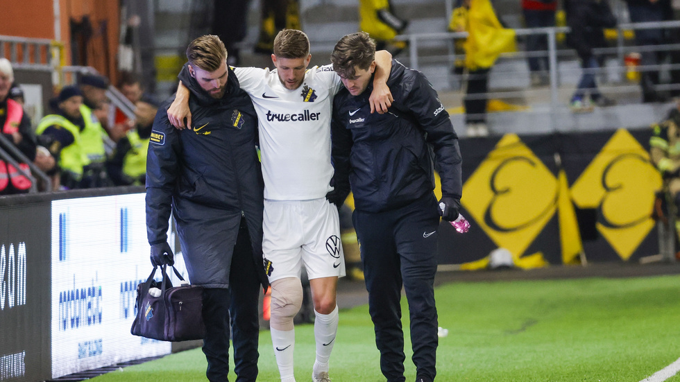 Anton Salétros tvingades byta i matchen mot Elfsborg.